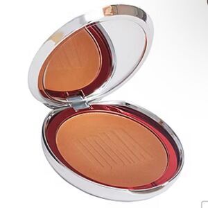 Uoma Beauty Double Take Sculpting & Bronzing Powder
Honey Honey